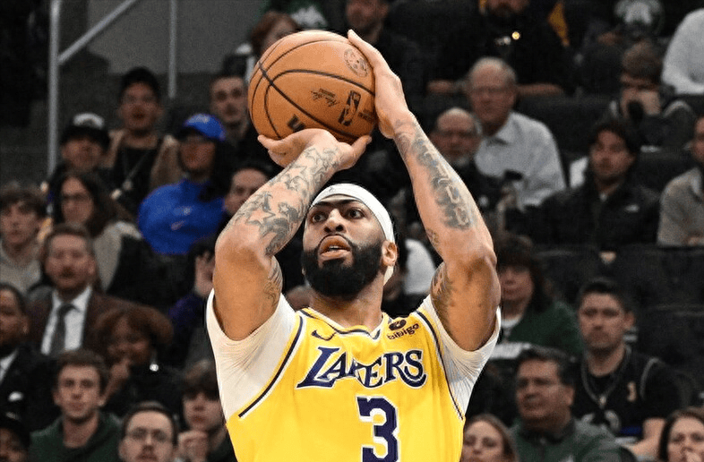 包含字母哥在皇家马德里比赛中战术调整，势不可挡引发热议！的词条